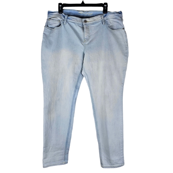 Old Navy Boyfriend Light Wash Distressed Stretch Jeans Women's Size 14 - Picture 2 of 15